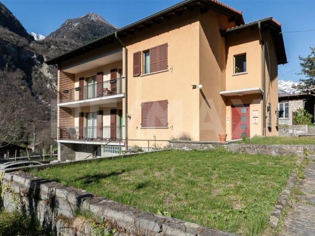 Casa bifamiliare ristrutturata