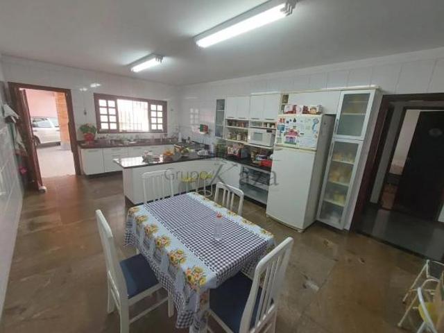 Casa Bosque dos Eucaliptos 3 Dormitórios 367m²