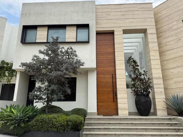 Casa Bosque Real
