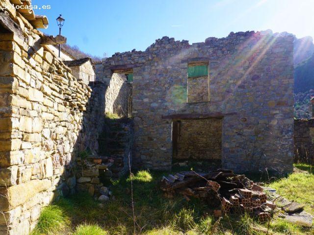 CASA BORDA CON ERA URBANA EN PARDINELLA