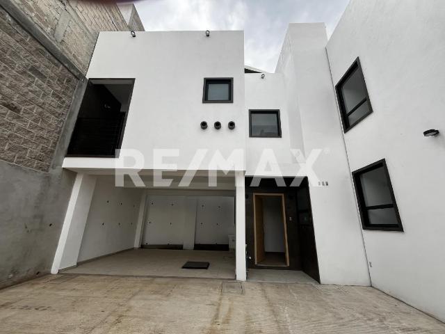 CASA C8 BOSQUES DEL LAGO