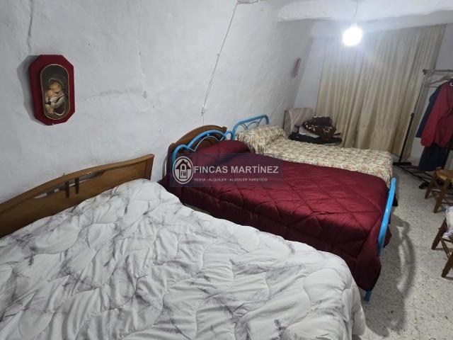 casa cueva a la venta muy grande