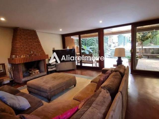Casa c/ 3 quartos, 3 suítes e 7 vagas, 792m², à venda no bairro Vila Madalena, por 3.900.000,00
