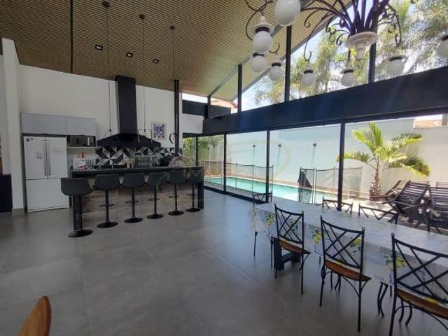 Casa c/ 450m² são 3 suítes e piscina Condomínio Quinta da Primavera Itaí
