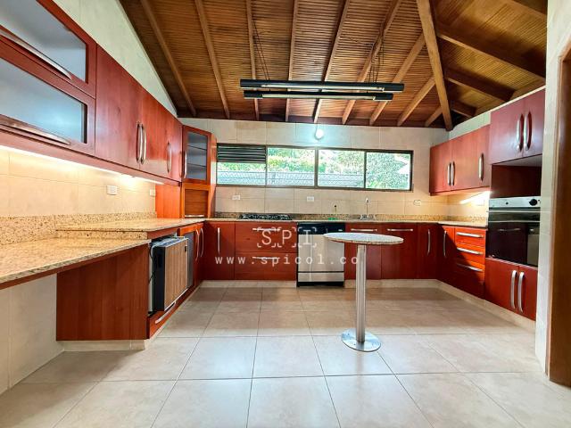 CASA Calle 36 SUR # 22 43, Loma el chocho, Envigado