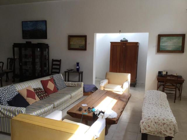 CASA CAMPESTRE CERCA DE ESCUELAS, RESTAURANTES Y PLAZA BRIONES