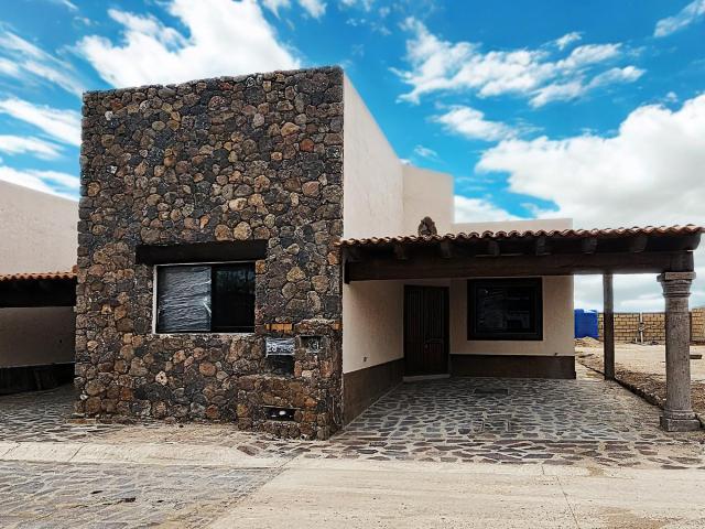 Casa campestre de 1 planta y 3 rec?maras con ba?o completo frente a Ventanas Club de Golf