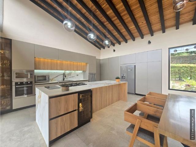 Casa campestre de lujo en arriendo | Guarne, Vereda La Clarita
