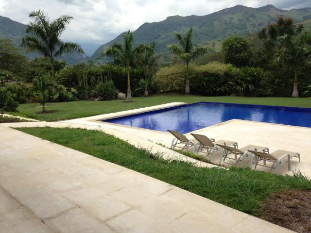 Casa Campestre En Venta En Villeta En Payande V171878