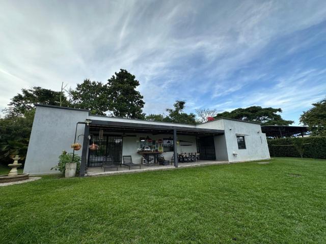Casa Campestre En Venta En Alcala En. V259892