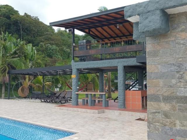 Casa Campestre En Venta En Cocorna En Vereda La Pinuela V249998