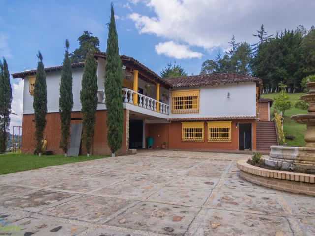 Casa Campestre En Venta En Penol En Vereda Uvital Penol Guatape V273530