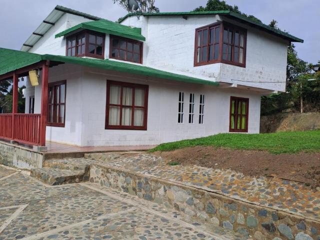 Casa Campestre En Venta En Restrepo En Restrepo V168912