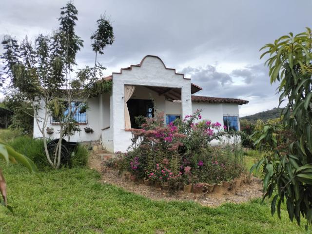 Casa Campestre En Venta En San Gil En Vereda Los Pozos V358382