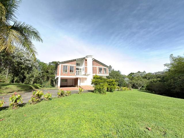 Casa campestre en vía Circasia Pereira para arriendo