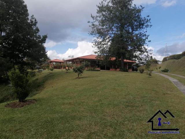 Casa campestre en Arriendo Vereda Canoas, Amoblada Guarne
