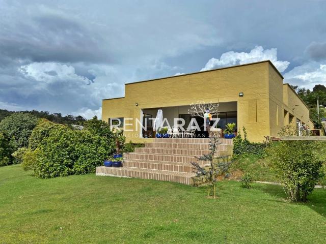 Casa Campestre En Arriendo En Envigado A170831