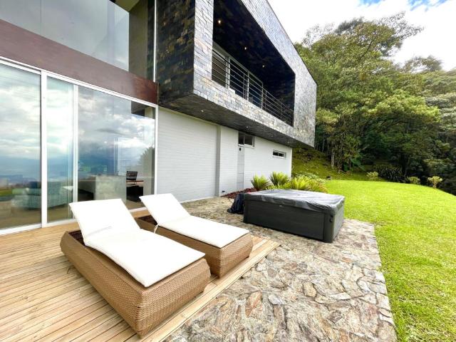 Casa Campestre En Arriendo En Medellin En Las Palmas A153657