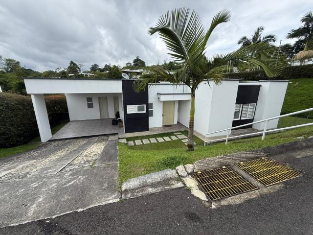 Casa Campestre En Arriendo En Pereira En Bosques De Condina A387777
