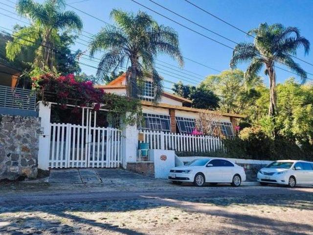 Casa Campestre en las Cañadas, sobre la Av. Bosques de San Isidro