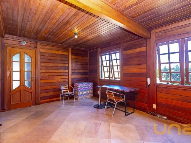 Casa Campina Do Siqueira 254m²