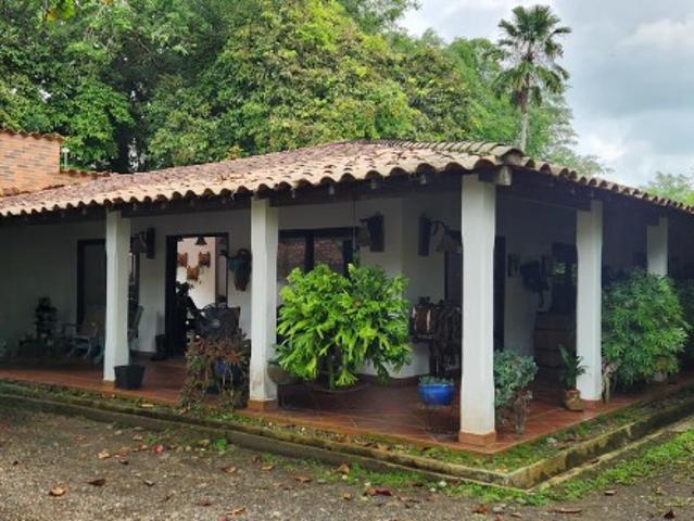 CASA Carrera 100 # 25 40