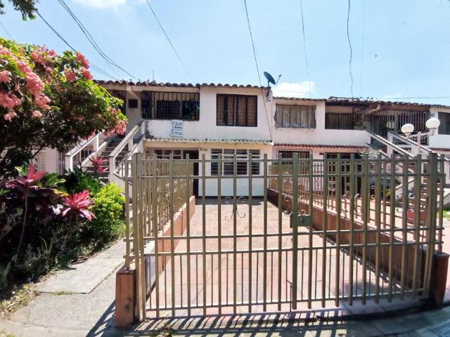 CASA Carrera 80 # 3D 33, Nápoles, Cali