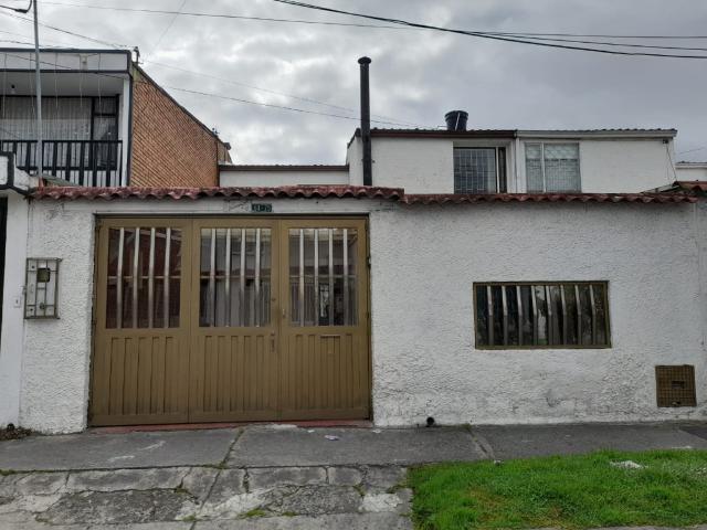 CASA Carrera 80 A #64 C 75, Villa Luz, Bogotá