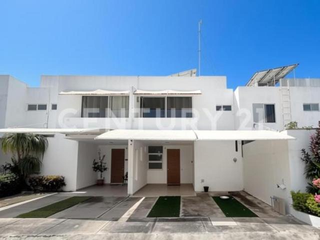 CASA CEIBA MORA