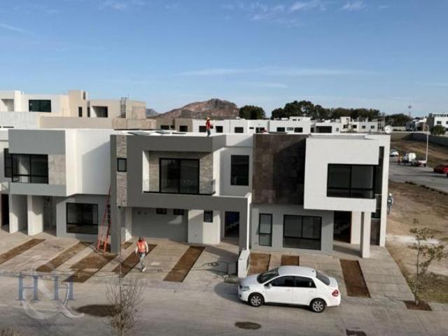 Casa Celica Nueva en Coto Arce en Valle Imperial Zapopan Norte