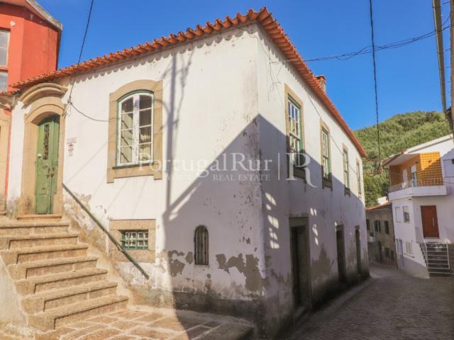 Casa Centenária com Adega junto à Praia Fluvial em Seia 225m² Sandomil