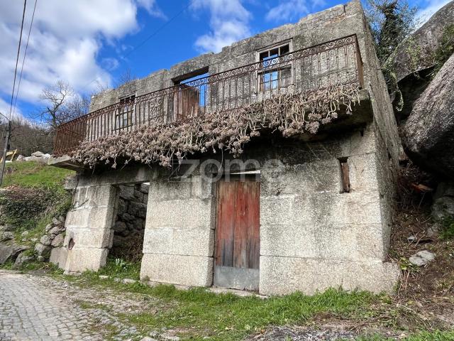 Casa centenária para reconstrução em Ansiães, Amarante