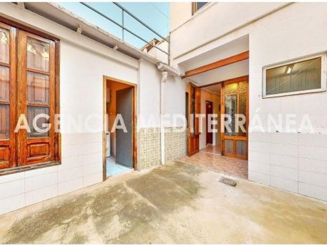 CASA CÉNTRICA A LA VENTA EN ALCÀSSER