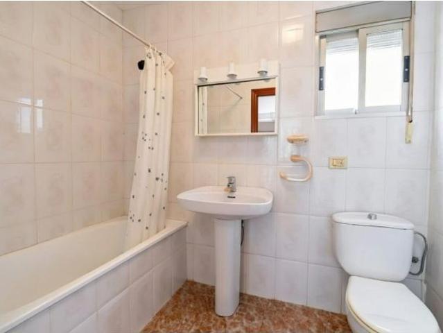 CASA CENTRICA EN CASTELLON CON DOS PLANTAS,POSIBILIDAD DE HACER DOS VIVIENDAS SEPARADAS