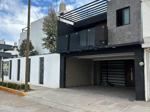 CASA CÉNTRICA EN RENTA EN SAHAGÚN HIDALGO, LAS HACIENDAS