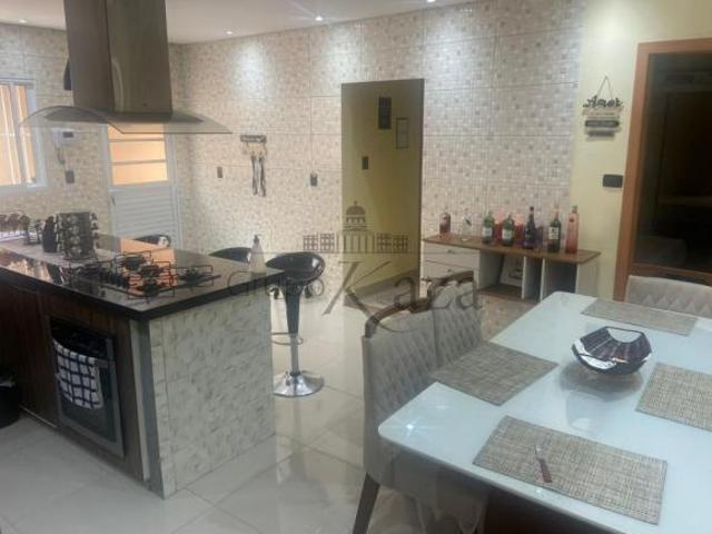 Casa Centro Jacareí 200m² 4 Dormitórios