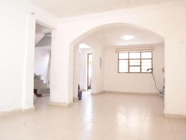 Casa cerca Metro Ecatepec y Avenida Central