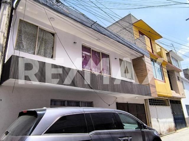Casa cerca de metro Iztacalco, 2 niveles, 5 recamaras, se aceptan créditos