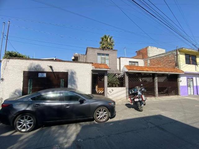 Casa cerca de avenida periodismo y siervo de la nación