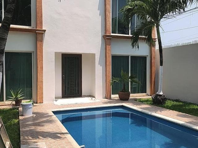 CASA CERCA DEL MALECON COSTERO EN CARMEN CAMPECHE