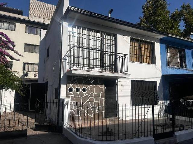 Casa cercana Metro Ñuñoa, recién remodelada