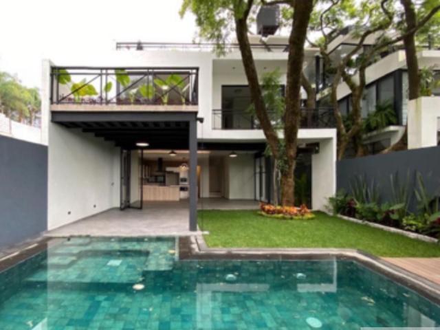 Casa Cerritos