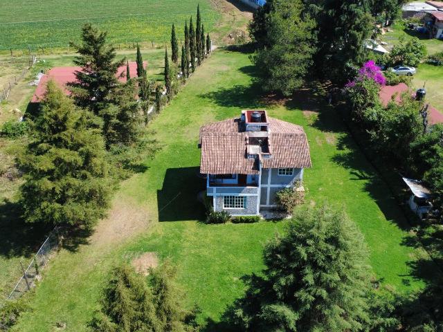 Casa en venta en Valle de Bravo con terreno de 2250m?
