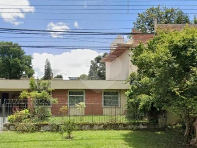 Casa Champagnat 4 Dormitórios 1 Suíte 2 Vagas Área Total: 160 m²