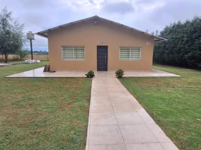 Casa Chalet • 1200 m² • 3 Ambientes