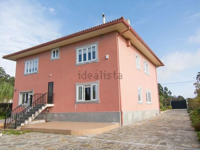Casa Chalet con 2 apartamentos en venta en Boiro, Galicia, España