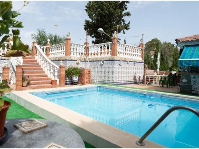 CASA CHALET CON OLIVAR EN PUENTE TABLAS