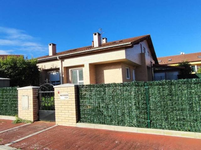 Casa chalet en Venta en Tanos