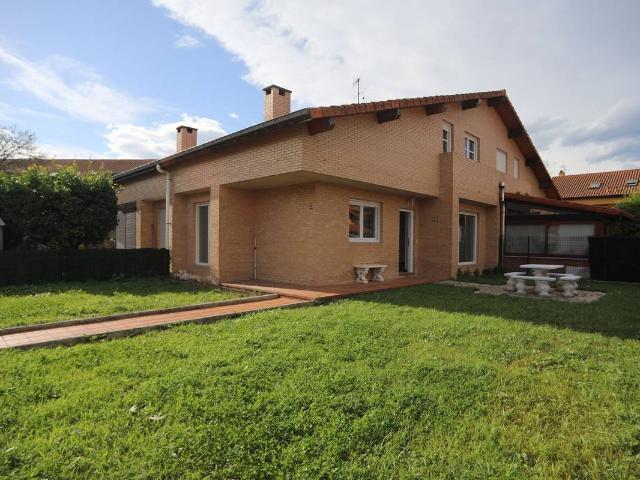 Casa chalet en Venta en Tanos