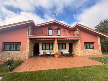 Casa chalet en Venta en Tazones Argüero